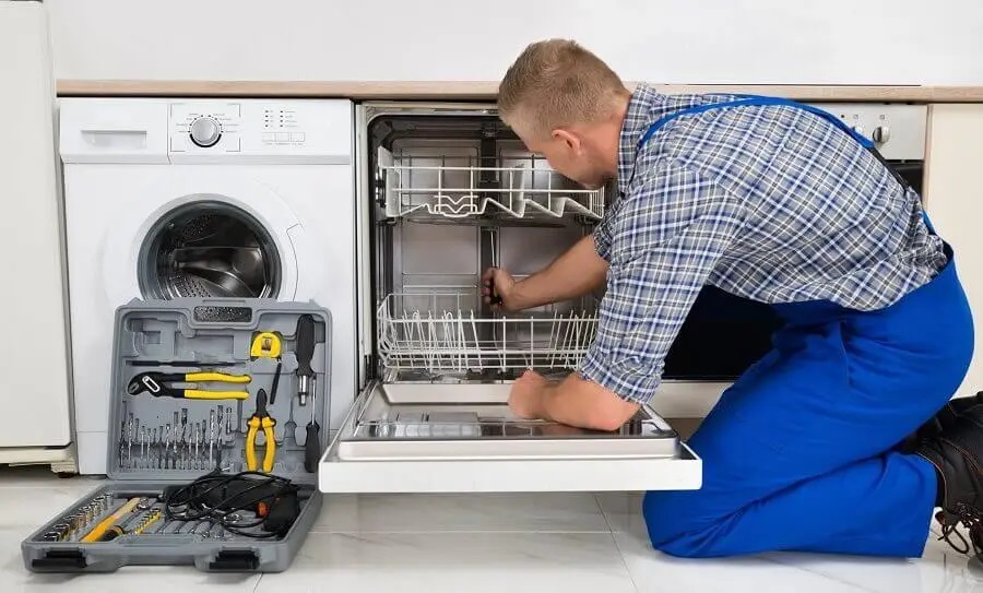 Çamlıdere Gorenje servisi teknisyen ekibi beyaz eşya tamiri yaparken
